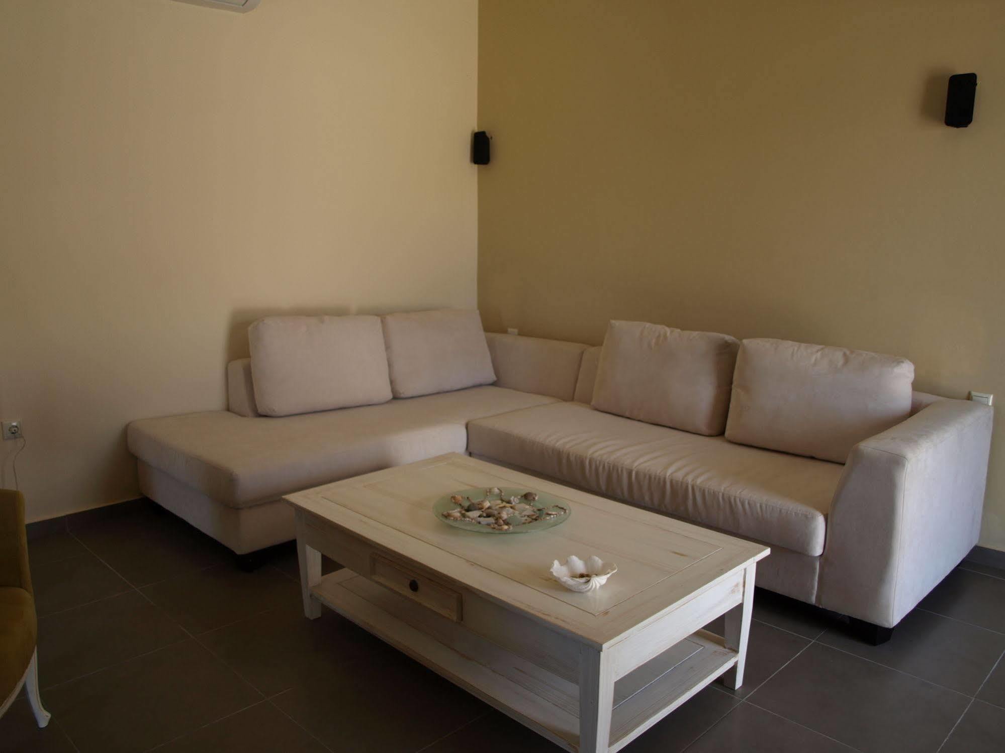 Porto Mani Suites Kyparissos  Esterno foto